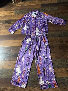 TAYLOR SWIFT Women’s Satin Purple Printed Pajama Set
